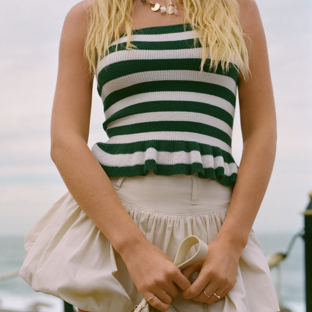 AMERICAN EAGLE American Eagle puffy shorts and striped top